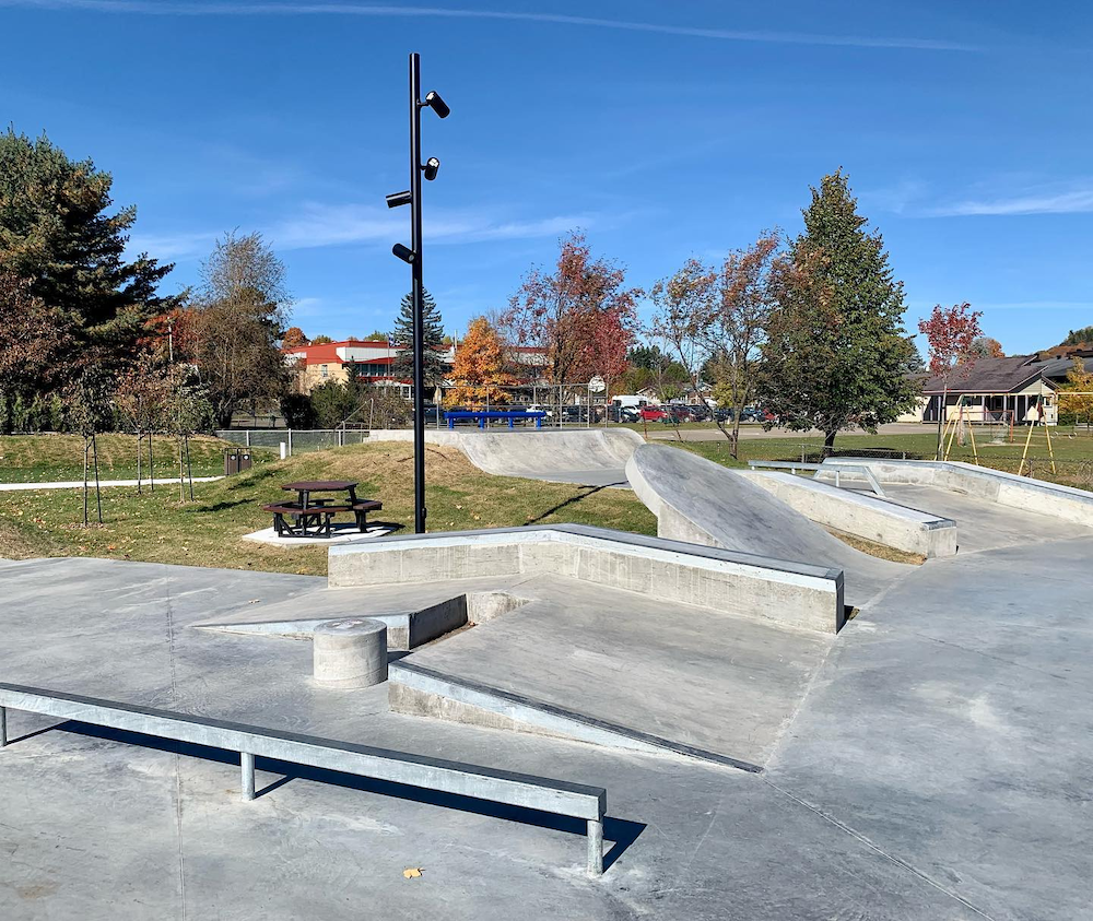 Saint Jean de Matha skatepark Trucks and Fins